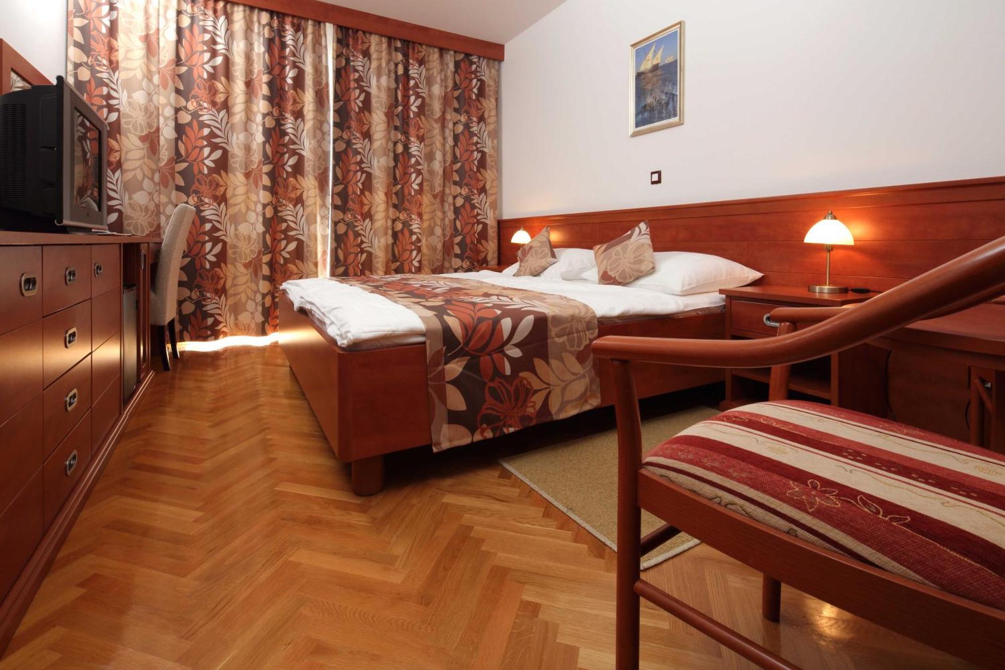Dorijini Dvori Bed & Breakfast Baška Voda Стая снимка