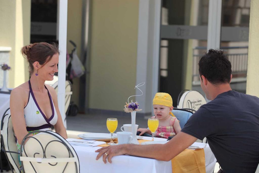 Dorijini Dvori Bed & Breakfast Baška Voda Екстериор снимка