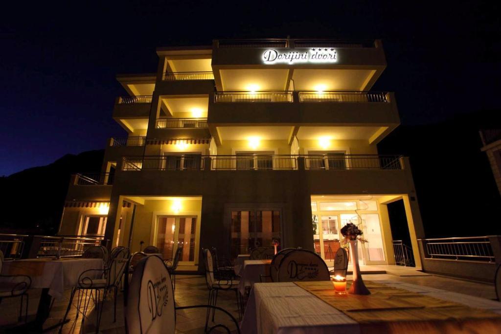 Dorijini Dvori Bed & Breakfast Baška Voda Екстериор снимка