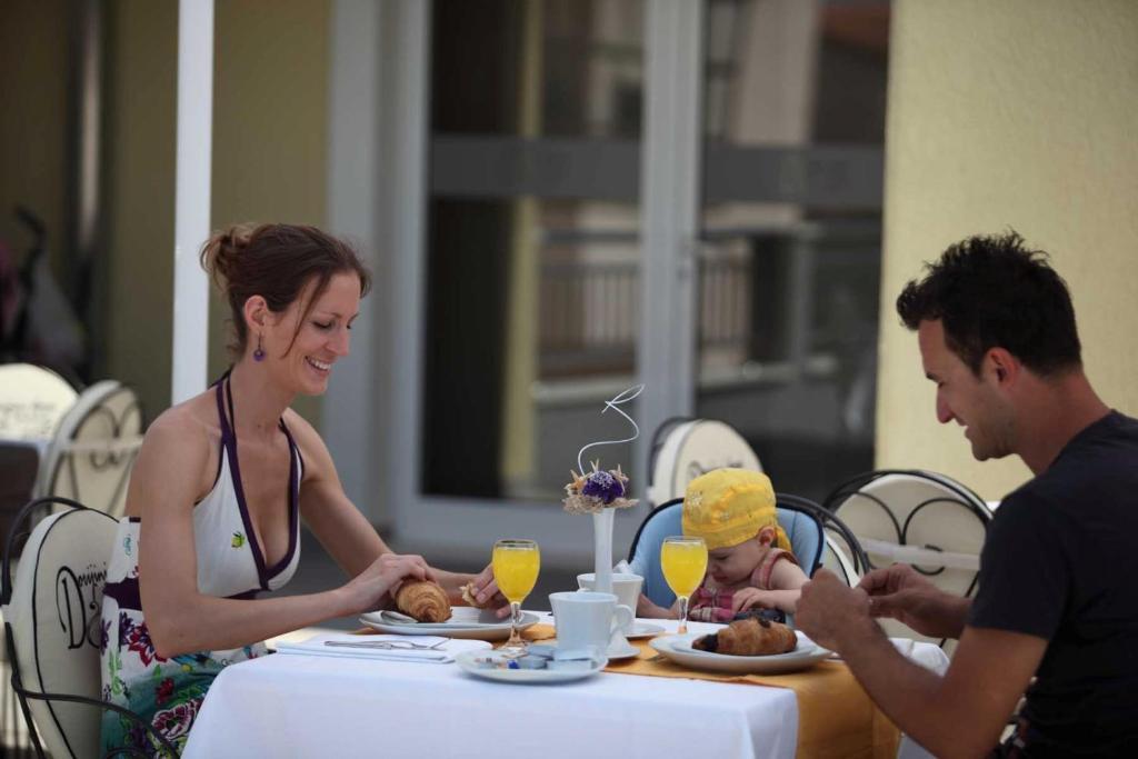 Dorijini Dvori Bed & Breakfast Baška Voda Екстериор снимка