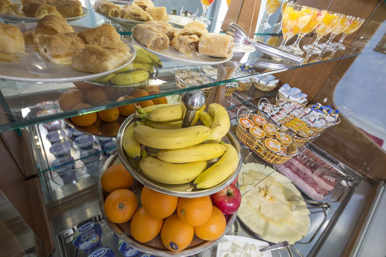 Dorijini Dvori Bed & Breakfast Baška Voda Екстериор снимка