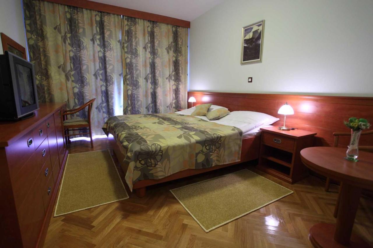 Dorijini Dvori Bed & Breakfast Baška Voda Екстериор снимка
